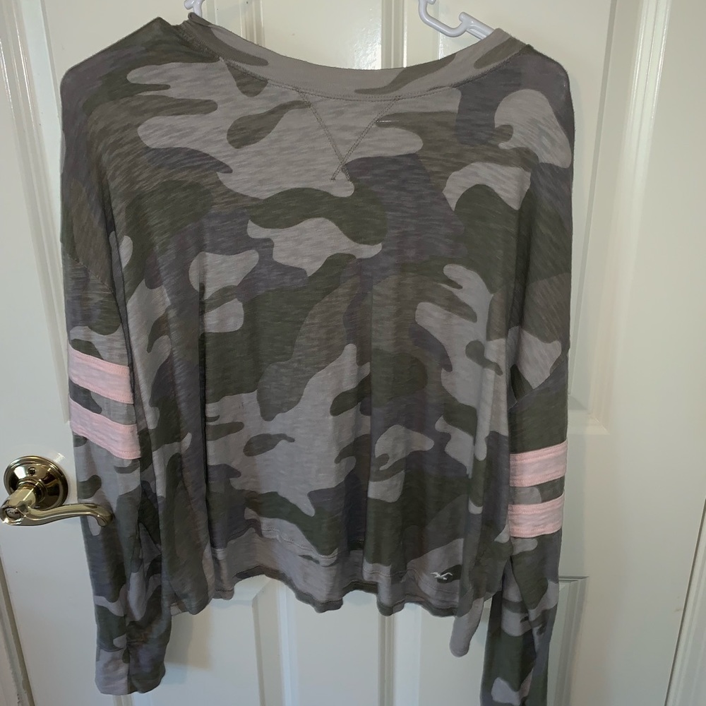 Camo hollister cropped shirt